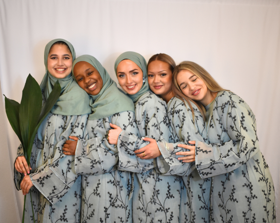 Green Bloom Abaya -bestickt