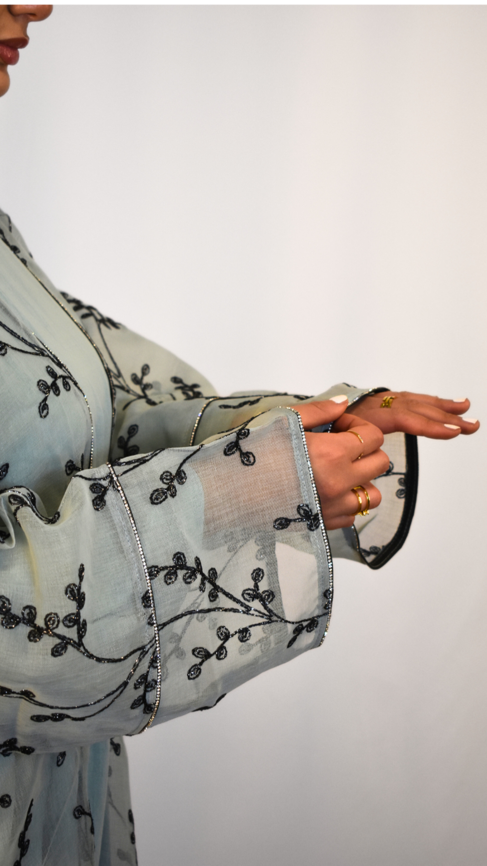 Green Bloom Abaya -bestickt